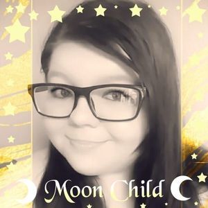 Meet your Posher, Caitlin